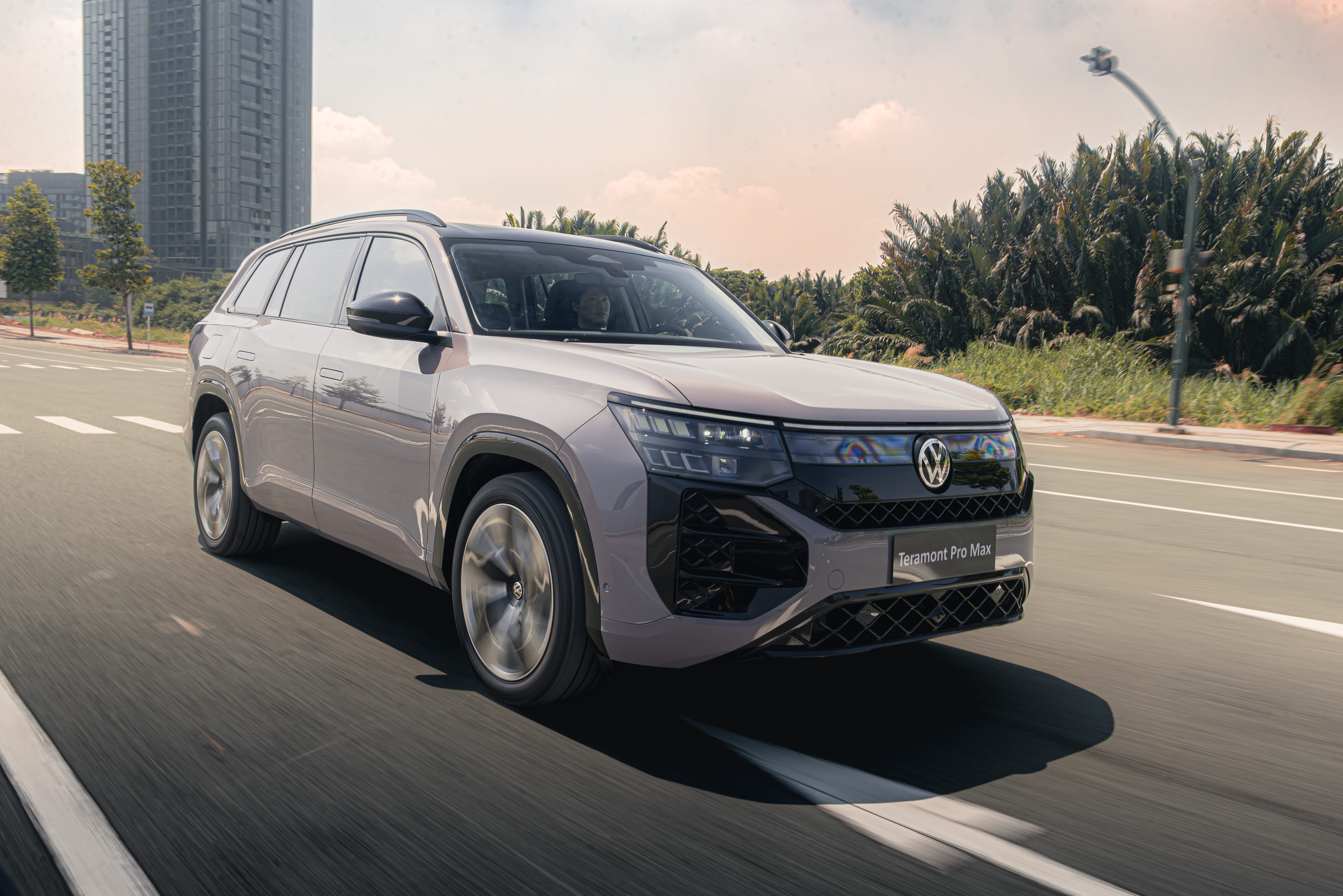 Hình ảnh minh họa: Đỉnh cao SUV King Size vận hành toàn diện chuẩn Đức. Tiện nghi người dùng vượt trội Queen Seat.